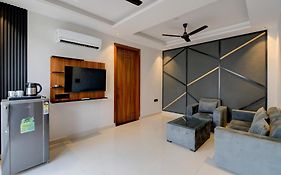 Hotel Aura Homes 1 Bhk Near Golf Course Road Gurgaon